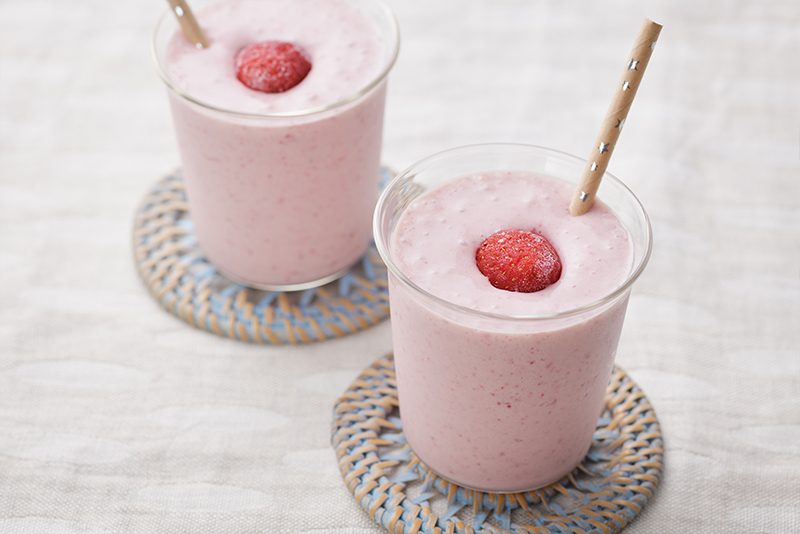 材料は3つだけ！コンビニで買える冷凍フルーツを使った＜ソイベリースムージー＞