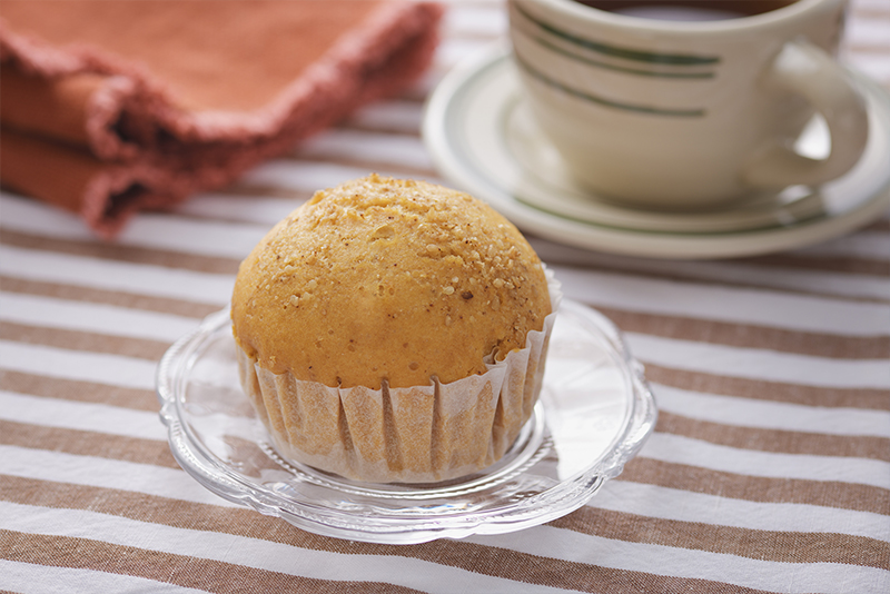 ⼦供から⼤⼈まで楽しめる＜きな粉とごまの黒糖蒸しパン＞