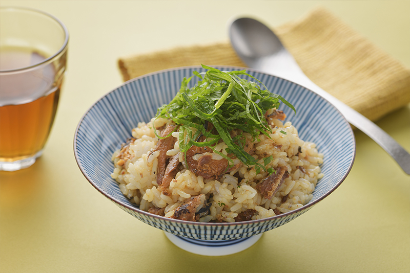 忙しい朝にぴったり！材料を混ぜるだけでできる＜さんま蒲焼き⽸で混ぜごはん＞